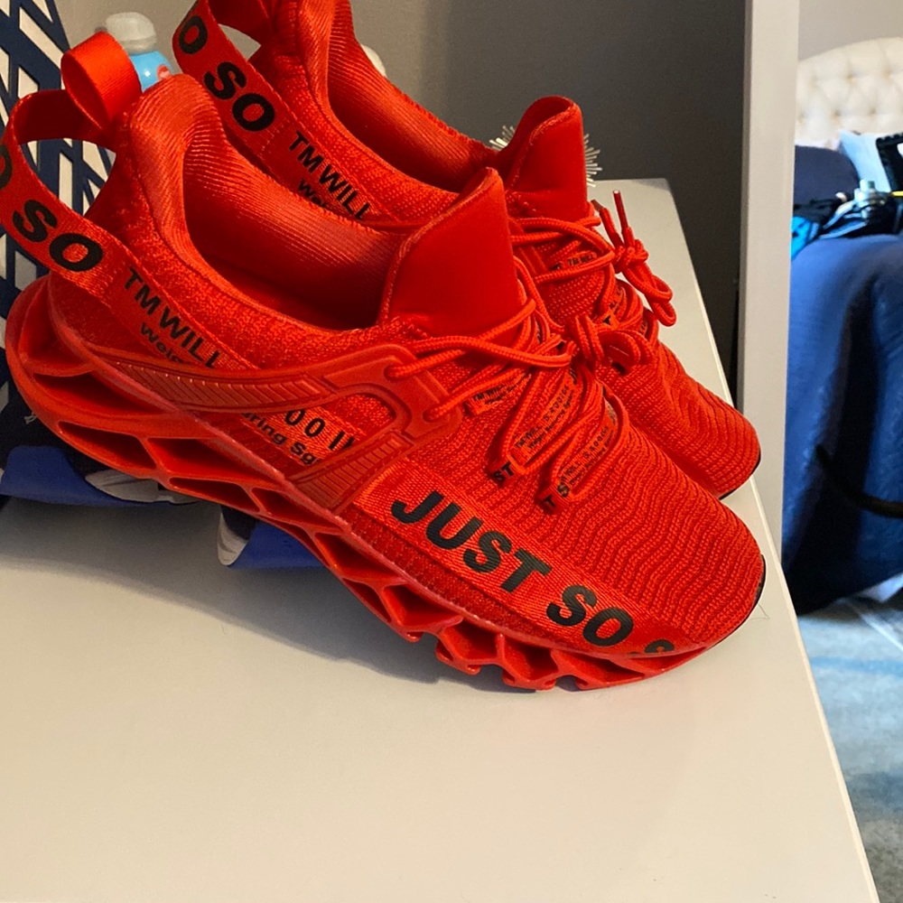 Never worn pair of Amazon just so so tennis shoes red